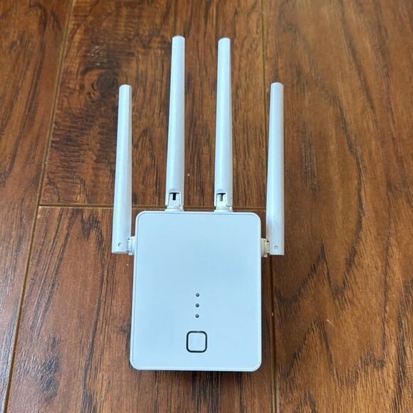 NWOT WiFi Extender Booster 1200Mbps Dual Band 5GHz/2.4GHz Signal 10000sq. ft - Picture 2 of 10